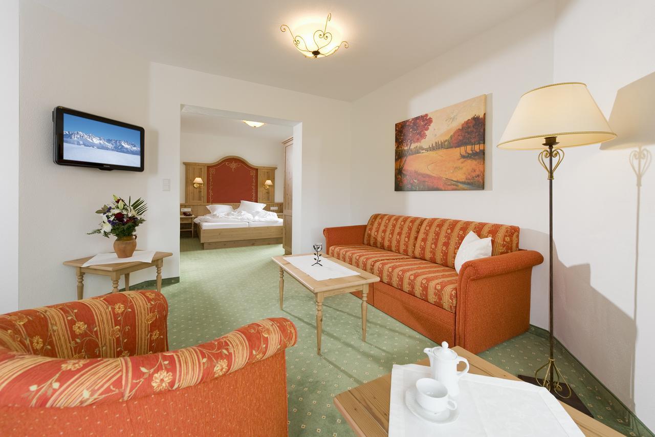 Landhotel Foehrenhof エルマウ エクステリア 写真